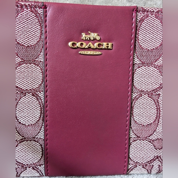 Coach Wristlet-8x5 - EUC - Picture 2 of 11